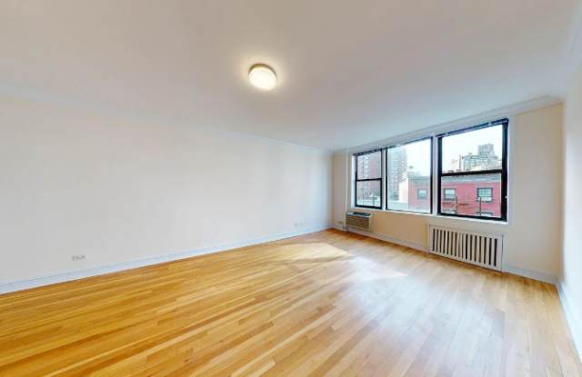 315 W 15th St Gallery 3