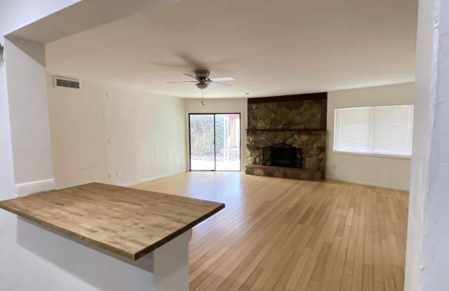 1704 N 18TH Place Gallery 4