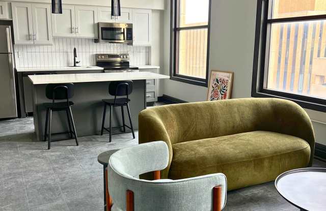 The Carrara on Farnam Gallery 4