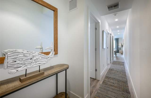 1703 N TAMIAMI Trail Gallery 3
