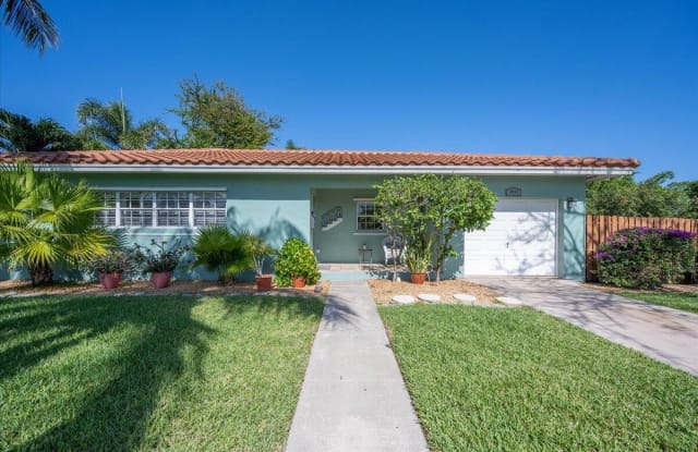 1401 NE 2nd Avenue - 1401 Northeast 2nd Avenue, Delray Beach, FL 33444