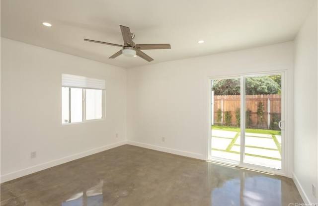 7413 Jamieson Avenue Gallery 4