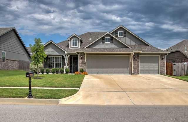 4 bedroom, 3 car garage - Broken Arrow Schools photos photos