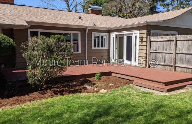 Spacious House - Private Wooded Setting Gallery 4
