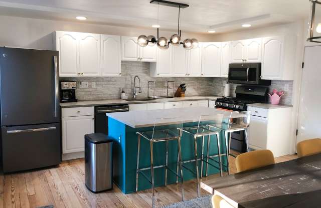 3 bed 1 bath - beautiful Southside flats home, central air, in unit laundry, udpated photos photos