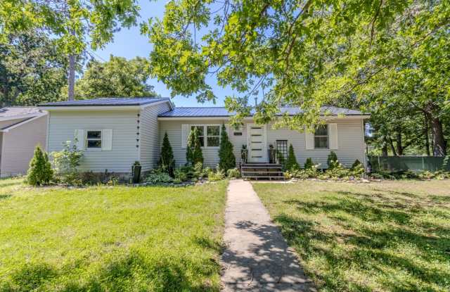 2 Bed / 1 Bath Bungalow on Rose Street photos photos