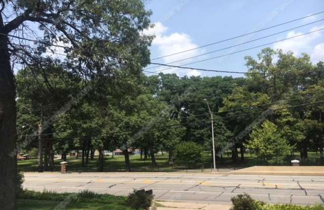 4 bedroom with tons of space, minutes from 80/94 Gallery 2