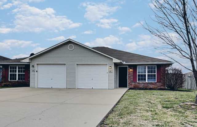 407 NW Woodbury Dr photos photos