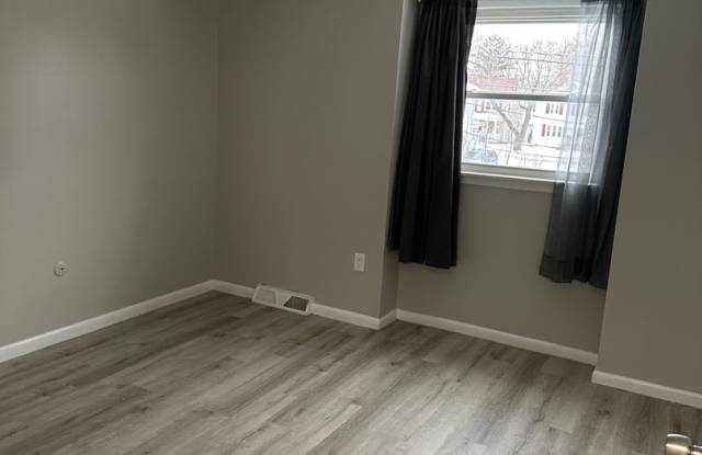 840 SqFt 2 Bedroom Apartment photos photos
