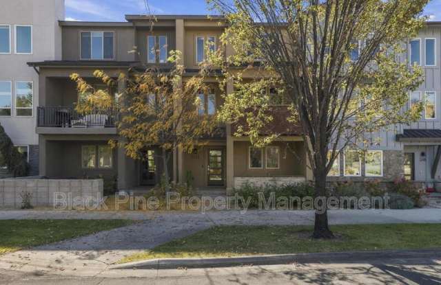 3755 East Parkcenter Boulevard Gallery 1