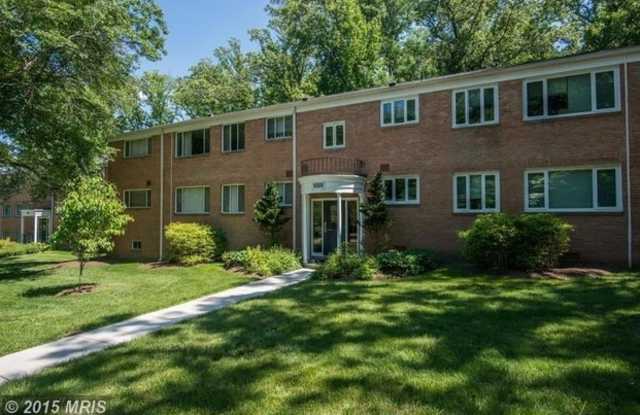 Hardwood floors! 1 Bed 1 Bath at Parkside Condominium; Utilities Included in Rent - 10509 Montrose Avenue, North Bethesda, MD 20814