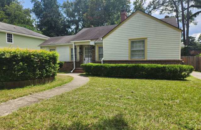 Charming 3-bedroom, 1.5-bathroom home located just a few blocks from Daffin Park photos photos