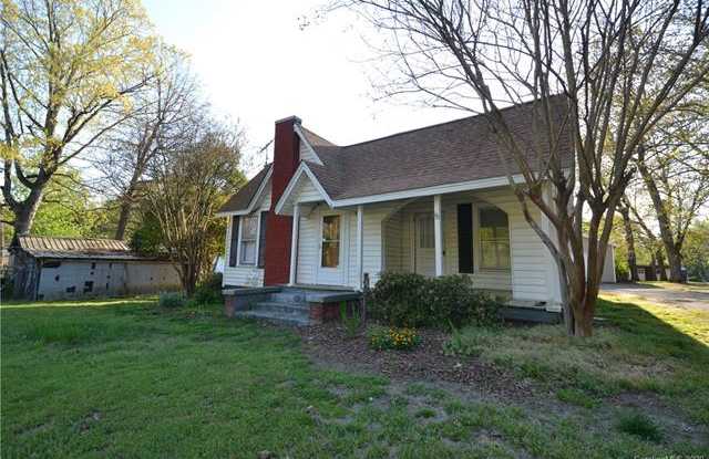 803 Laura Avenue Gallery 3