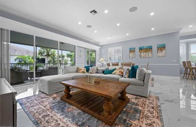 5010 Marina Cove Dr unit: 4 photos photos