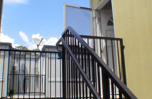 470 S LOS ROBLES Avenue Gallery 2