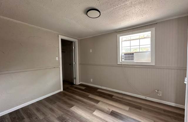 1 Bed 1 Bath Duplex Availabel NOW! Gallery 4