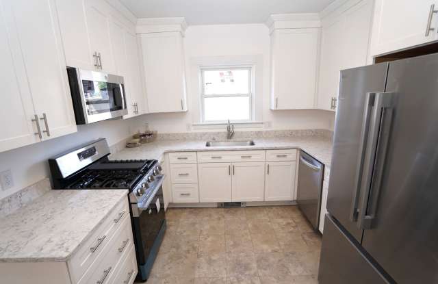 Spacious 3-Bed in Brighton – In-Unit Laundry, Parking, and Pet Friendly! photos photos