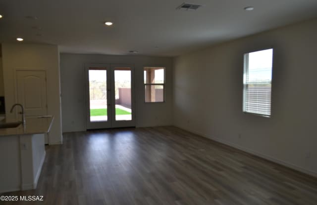 8716 N Magdalena Place Gallery 4
