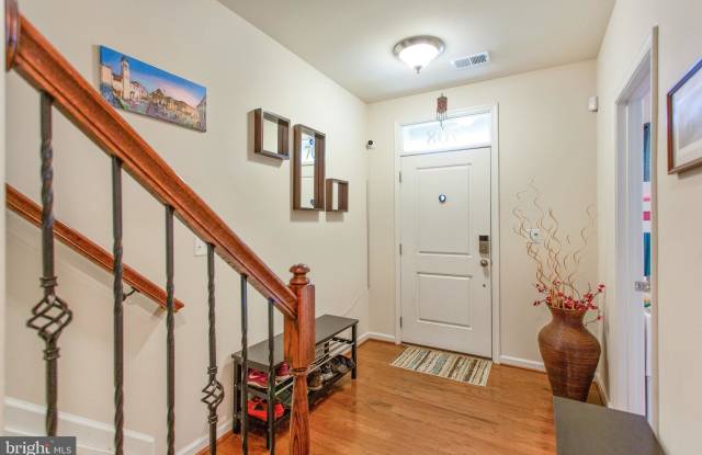 708 TOPMAST DRIVE Gallery 3