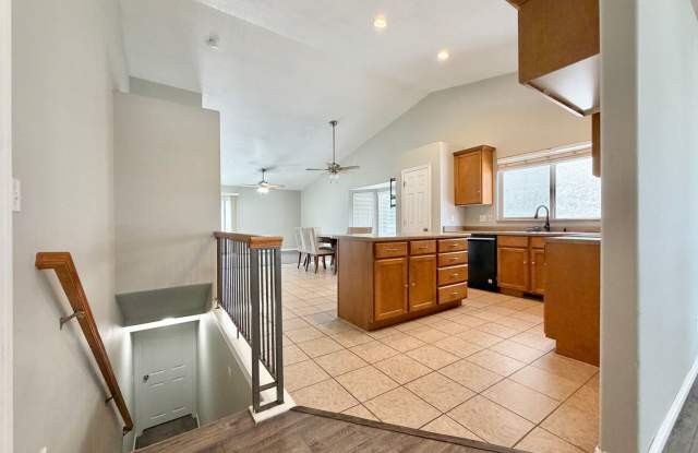 Bright and Spacious Home in Riverton, UT! photos photos