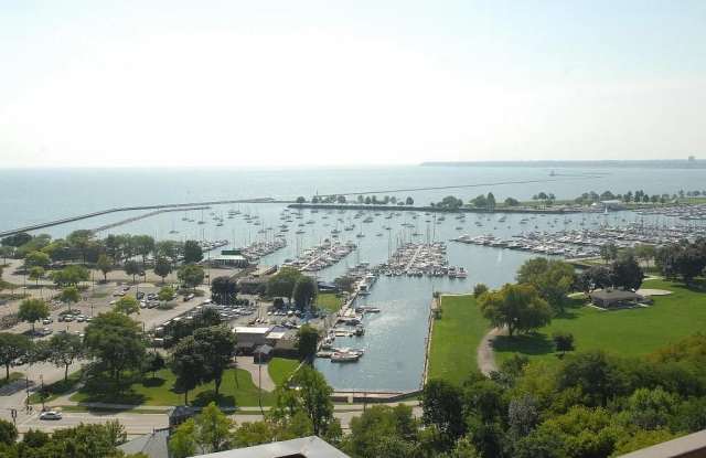 1919 N Summit Ave photos photos