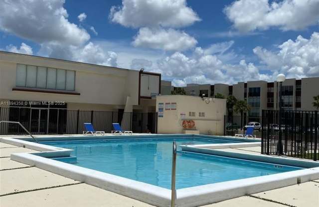 9441 SW 4th St - 9441 Southwest 4th Street, Fountainebleau, FL 33174