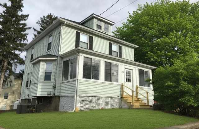 Renovated single-family home for rent in a highly convenient Braintree location! photos photos