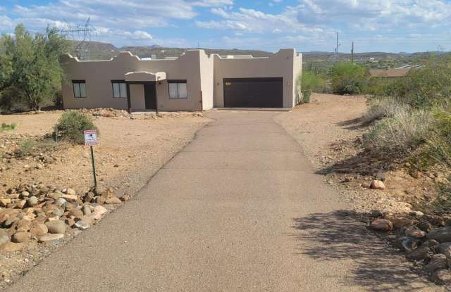 Charming 3BR House in Black Canyon City photos photos