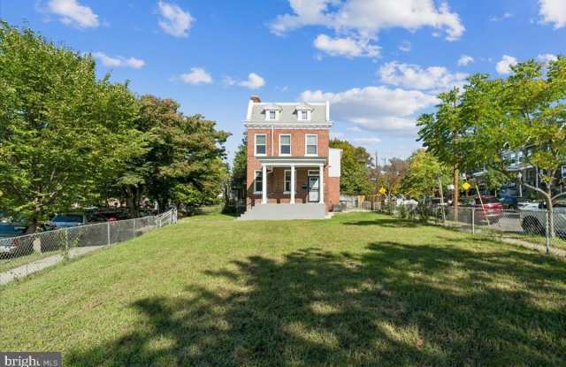 401 SHEPHERD Street NW Gallery 4