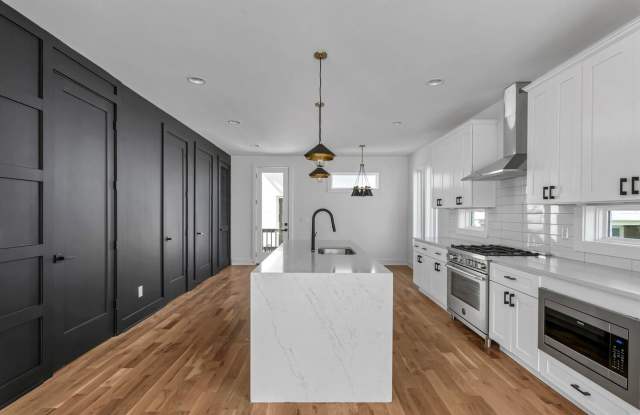 Stunning 4 Bedroom Home w/ Rooftop Deck Close to Downtown Nashville photos photos Stunning 4 Bedroom Home w/ Rooftop Deck Close to Downtown Nashville photos photos