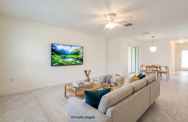 1022 Foster Road - A Gallery 3