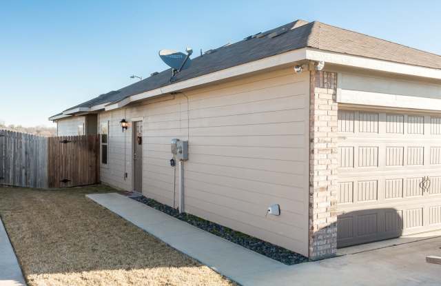 Great 3 bed/2 bath Home Backing onto Holland Park Recreation Area/Trail!! - 1040 Newcastle Drive, Weatherford, TX 76086 Great 3 bed/2 bath Home Backing onto Holland Park Recreation Area/Trail!! - 1040 Newcastle Drive, Weatherford, TX 76086