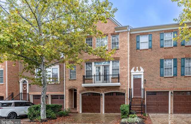117 HERNDON MILL CIRCLE - 117 Herndon Mill Circle, Herndon, VA 20170