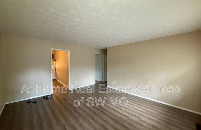 1833 N Lone Pine Ave Gallery 2