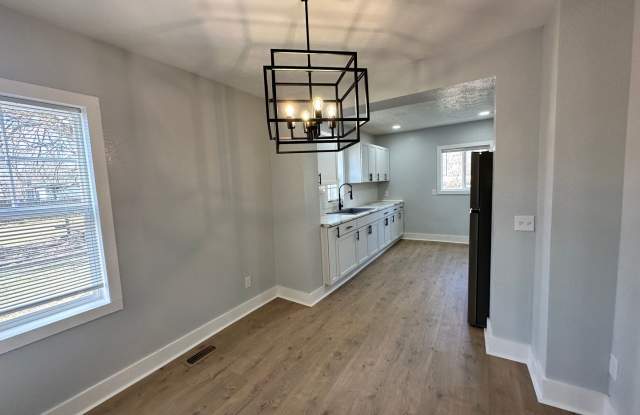215 E North - 4 Bedroom/1 Bathroom Home Downtown Kalamazoo photos photos