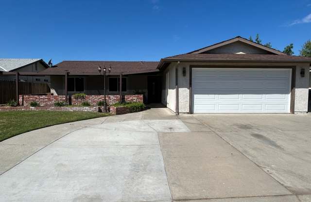 Don't miss out in North Hanford! 3 bedroom 2 bath with solar! photos photos