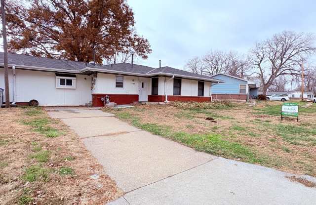 Lovely  Spacious 4-Bed, 2-Bath Single-Family Home Near Everything You Need - 5433 West Hughes Street, Lincoln, NE 68524