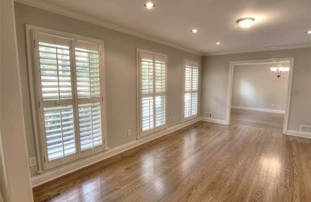 5575 Lake Forrest Drive Gallery 4