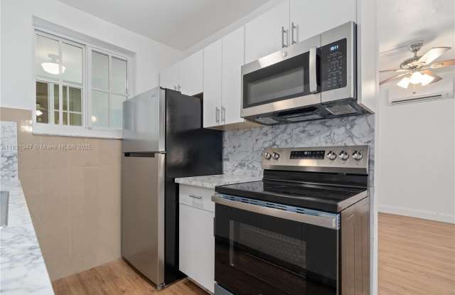 160 NE 55th St photos photos