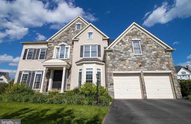 5213 CARSON COURT Gallery 2