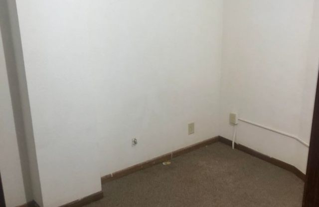 Large 4 Bedroom 2 bath Gallery 3