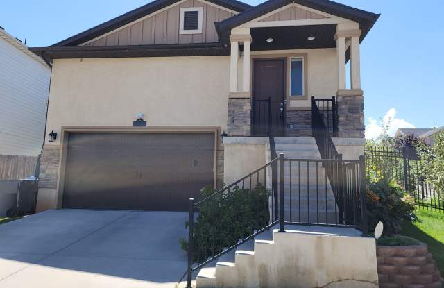 Luxury! 4 bdrm 3.5 bath HOUSE w/ Views! 2 car garage! photos photos