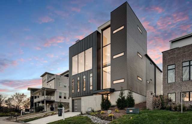 Absolute Stunner 4BE/4.5BA located near Charlotte Park! - 6114 Hill Circle Drive, Nashville, TN 37209