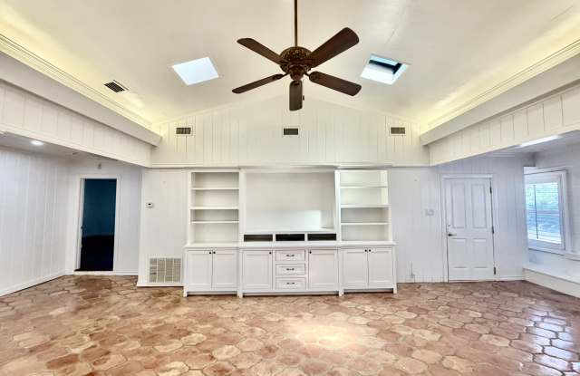 302 Dolphin Pl Gallery 4