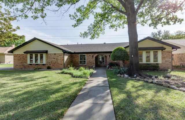 624 Springhill Court - 624 Springhill Court, Hurst, TX 76054