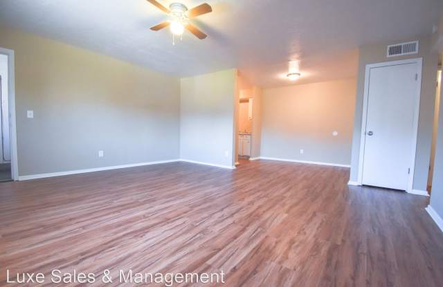 6030 Northwest Expressway Unit C Gallery 2