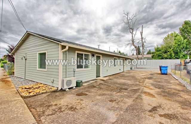 2 Bed, 1 Bath Duplex Unit on Main Street in Washougal photos photos