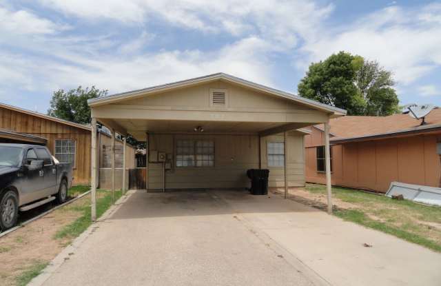 707 Los Arboles - 707 Los Arboles, Carlsbad, NM 88220