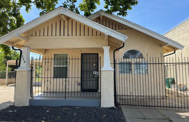 Cute 2 Bedroom, 1 Bathroom Cottage photos photos