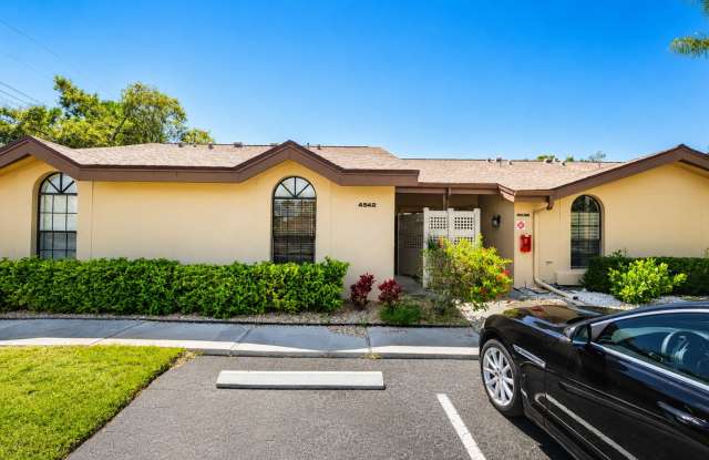 Annual Turnkey Furnished 1-bed 1-bath condo in the Meadows photos photos